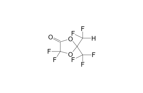 2-TRIFLUOROMETHYL-2-DIFLUOROMETHYL-5,5-DIFLUORO-1,3-DIOXOLAN-4-ONE