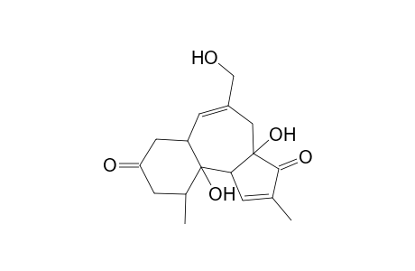 3a,10a-Dihydroxy-5-(hydroxymethyl)-2,10-dimethyl-3a,4,6a,7,9,10,10a,10b-octahydrobenzo[e]azulene-3,8-dione